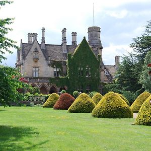 Manor By The Lake